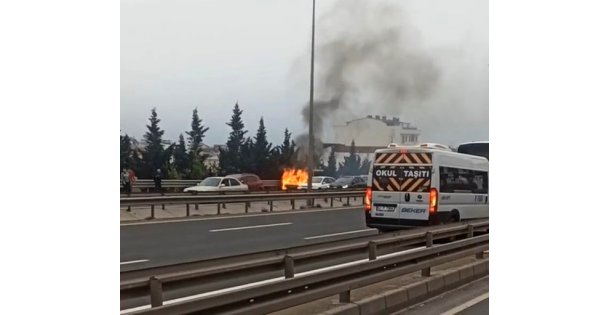 Seyir Halindeki Araç Alev Alev Yandı (Videolu Haber)