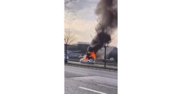 Seyir halindeki araç alev topuna döndü