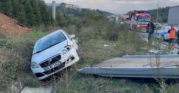 Su kanalına devrilen otomobildeki çocuk yaralandı