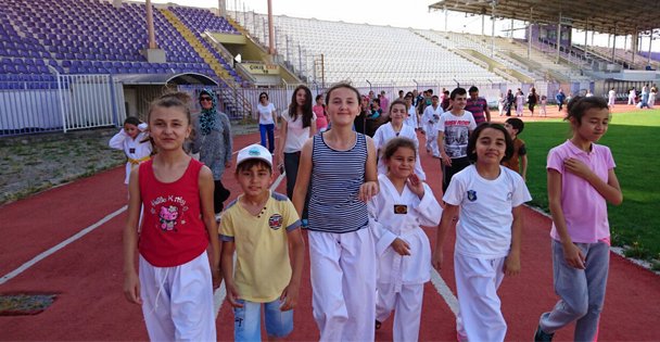 Taekwondocular Aileleriyle spor yaptı!