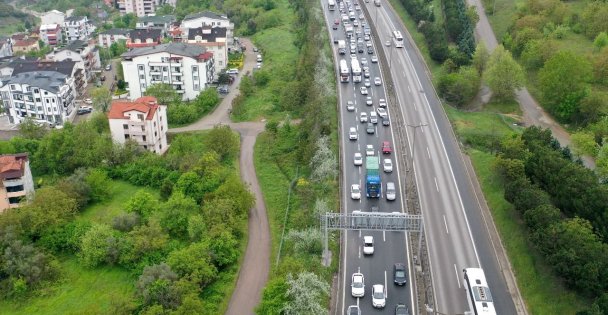 Tatilciler yola çıktı! TEM'de bayram yoğunluğu başladı