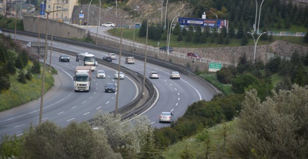 TEM Otoyolu Kocaeli geçişinde bayram trafiği akıcı seyrediyor