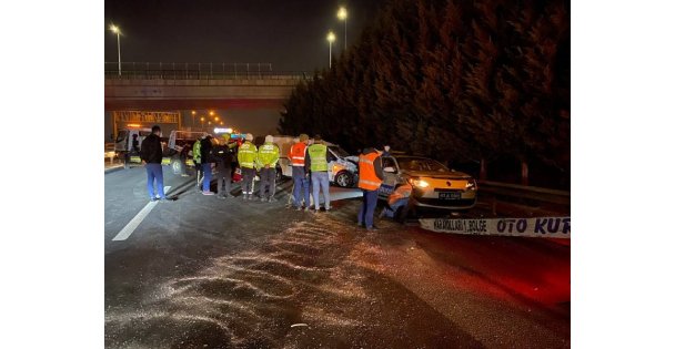 TEM Otoyolu'nda Kovalamaca Kazayla Bitti: 14 Göçmen, 4 Polis Yaralı