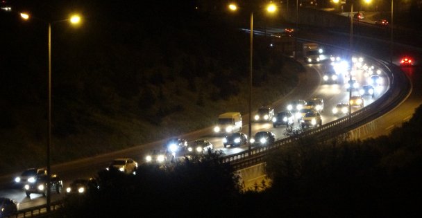 Tem Otoyolu'nun Kocaeli Geçişine Bayram Trafiği Yoğunluğu  (VİDEOLU HABER)