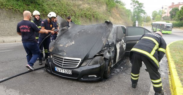 Test Sürüşüne Çıkardığı Lüks Otomobil Alev Alev Yandı