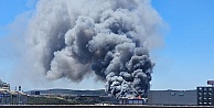 Kocaeli İstanbul sınırındaki fabrika alev alev yanıyor