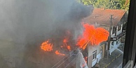 Korkutan yangın, tak katlı ev alev topuna döndü