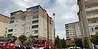 7 katlı apartmanın çatısında çıkan yangın söndürüldü