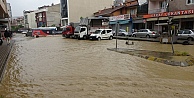 Kocaeli'de Yağmur Caddeleri Göle Çevirdi