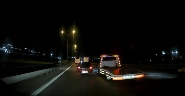 Trafik Magandaları Bu Kez Çekici Sürücüsü Çıktı: İki Otomobil Sürücüsünü Yol Boyunca Taciz Ettiler