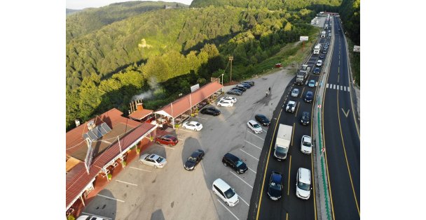 Tünel kapandı, Bolu Dağı esnafı yoğunluktan işleri yetiştiremiyor