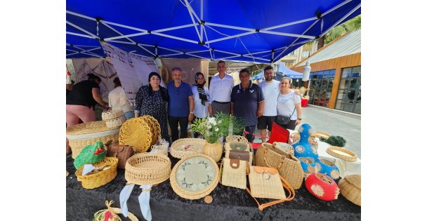 Türkiye'nin dört bir yanından Gölcük'e gelen sanatçılar eserlerini sergiledi