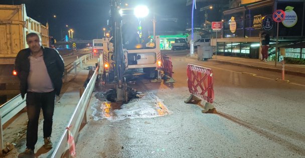 (Videolu) Gebze'de D-100 Yan Yolda Asfalt Çöktü