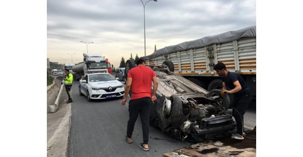 (VİDEOLU)TEM'de Kontrolden Çıkan Otomobil Takla Attı: 3 Yaralı