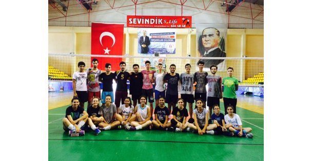 Voleybolcular sıkı çalışıyor