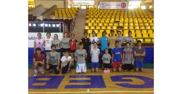 Voleybolcular sıkı çalışıyor