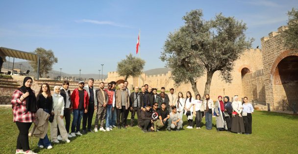 Yabancı öğrenciler Hereke Kalesi'ne hayran kaldı