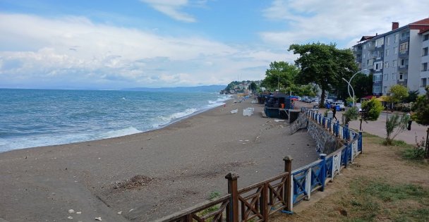 Yağışla birlikte sahiller boş kaldı