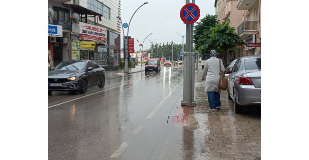 Yağmura Yakalanmak İstemeyen Vatandaşlar Hafta Sonunu Evde Geçiriyor