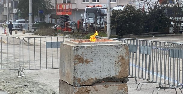 Yer altından çıkan gaz 6 gündür yanıyor