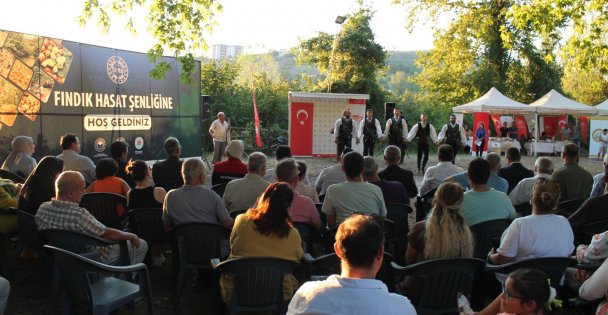 Yörük köyünde yapılan fındık hasat şenliği ile başladı