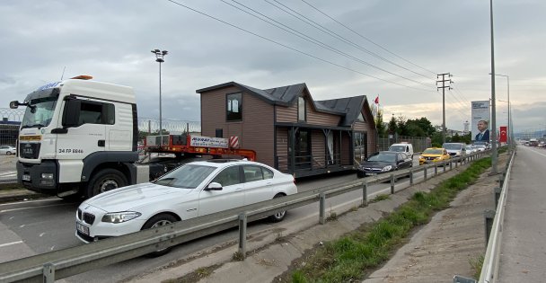 'Yürüyen Ev' İzmit Trafiğini Altüst Etti