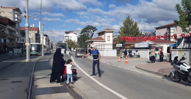 Zabıta ekipleri okul önlerinde, çocuklar güvende