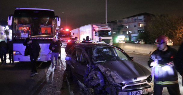 Zincirleme trafik kazasında 5 kişi yaralandı